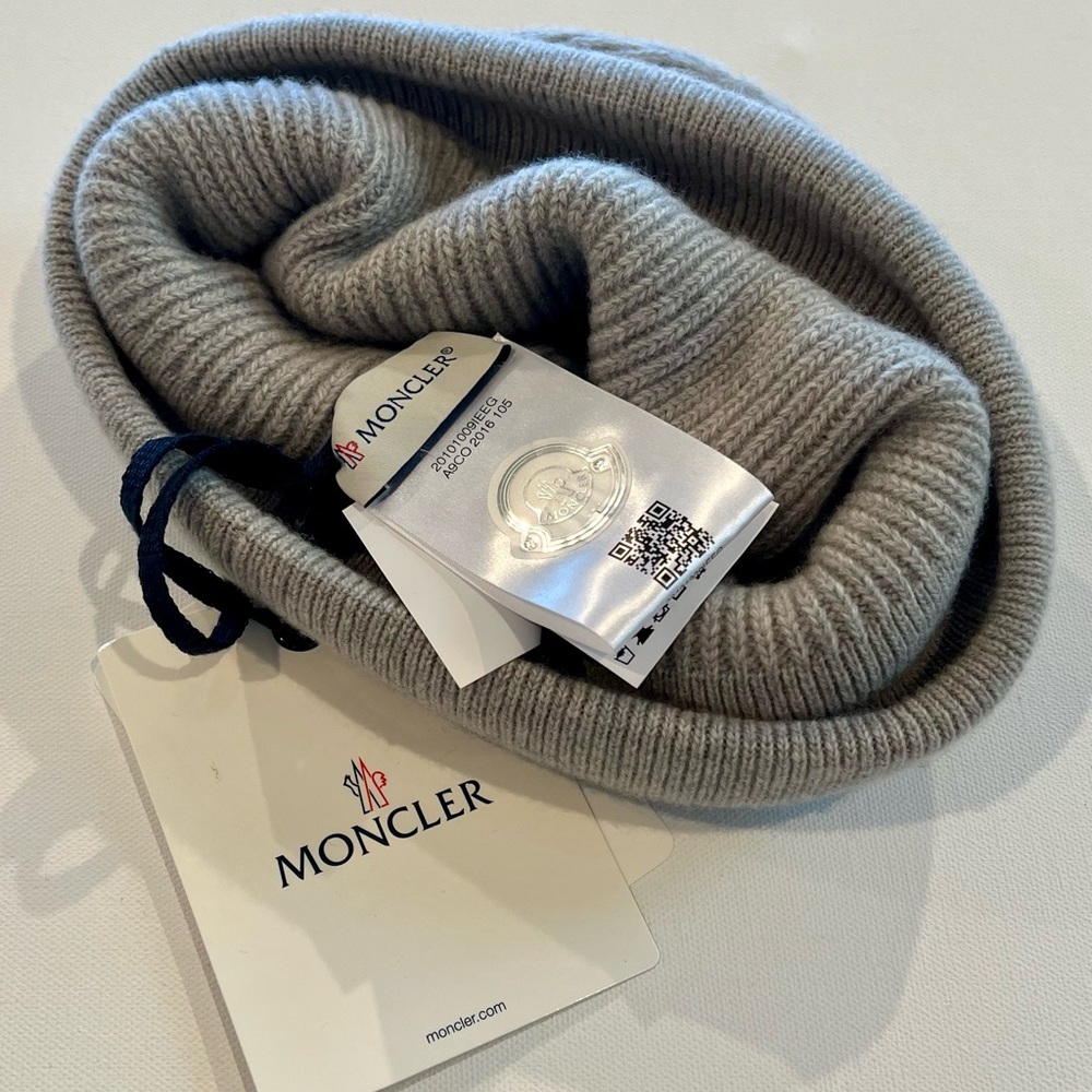 Moncler NWT 100% Virgin Wool Ribbed Knit Logo Beanie Grey Unisex - Picture 2 of 6
